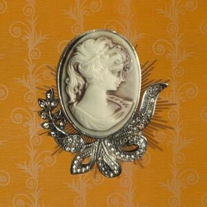 Mocha Cream Cameo Brooch